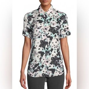 Equipment Short Sleeve Slim Signature Blouse Size S